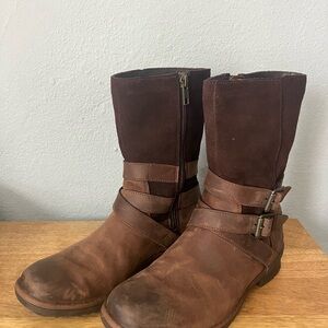 UGG Leather and Sherpa Lorna Boots - Women’s Size 6